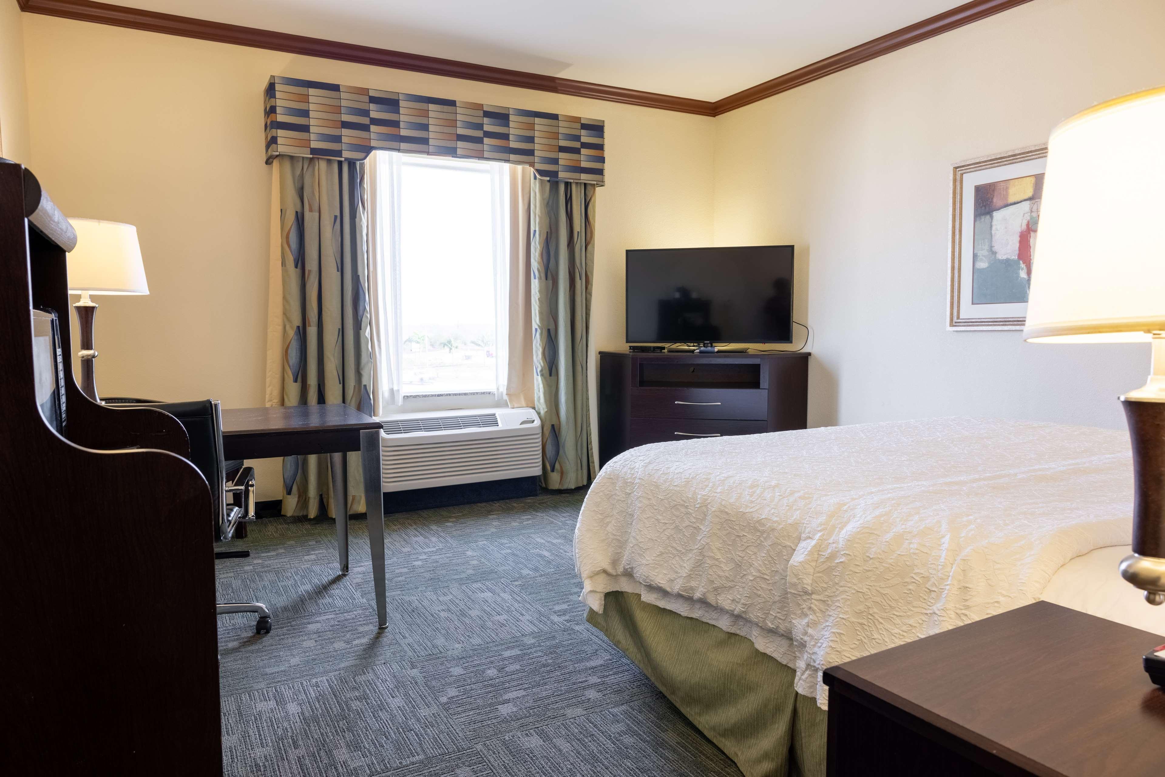 Hampton Inn Alice Exterior photo